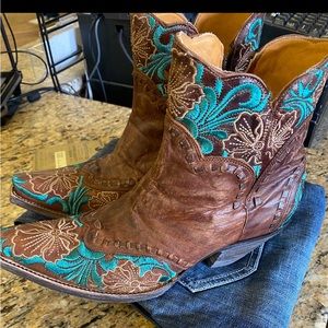 Old Gringo booties never worn